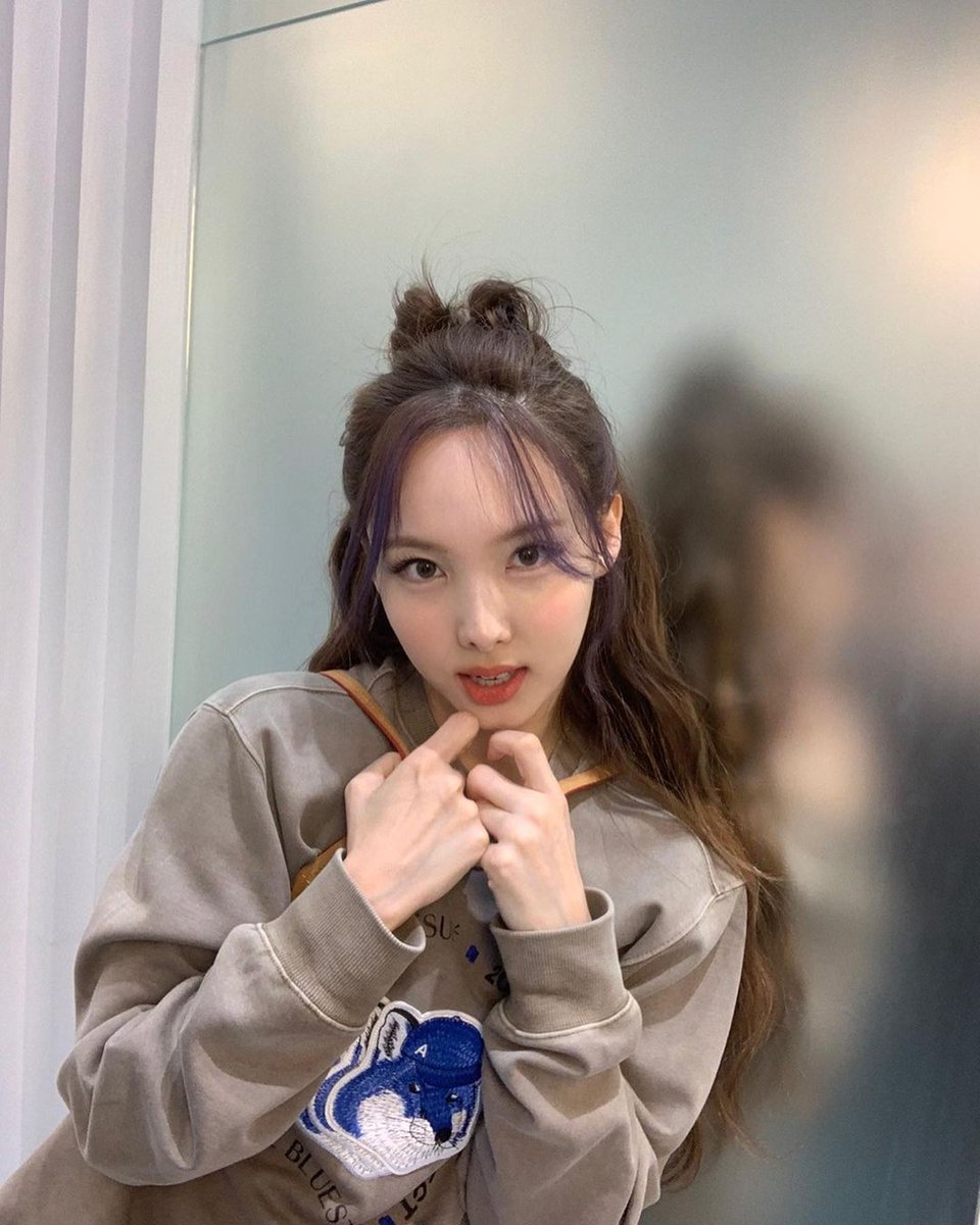 twice_picss's tweet photo. Happy birthday🎂🎉
#twice #omce #nayeon https://t.co/glkmGLfCSY
