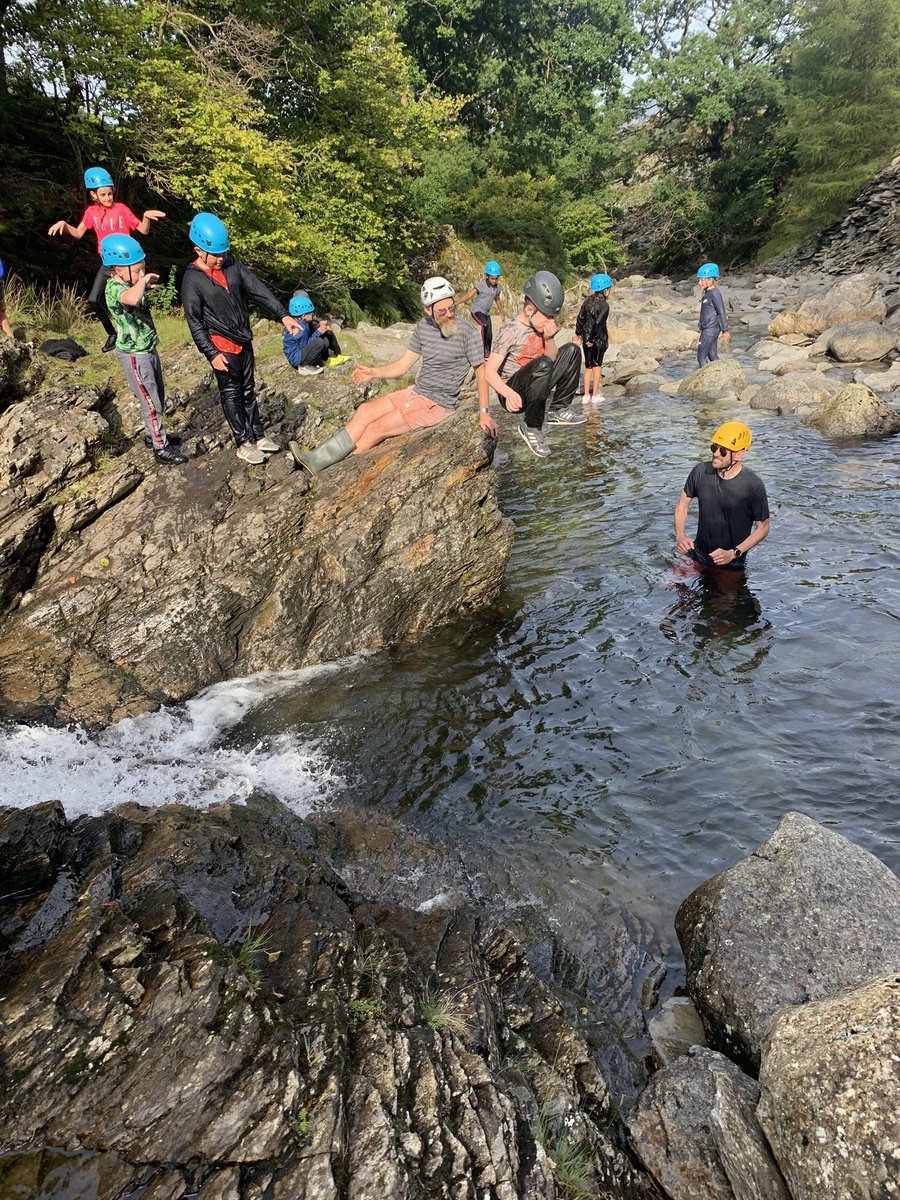 hels.scrutes tweet media