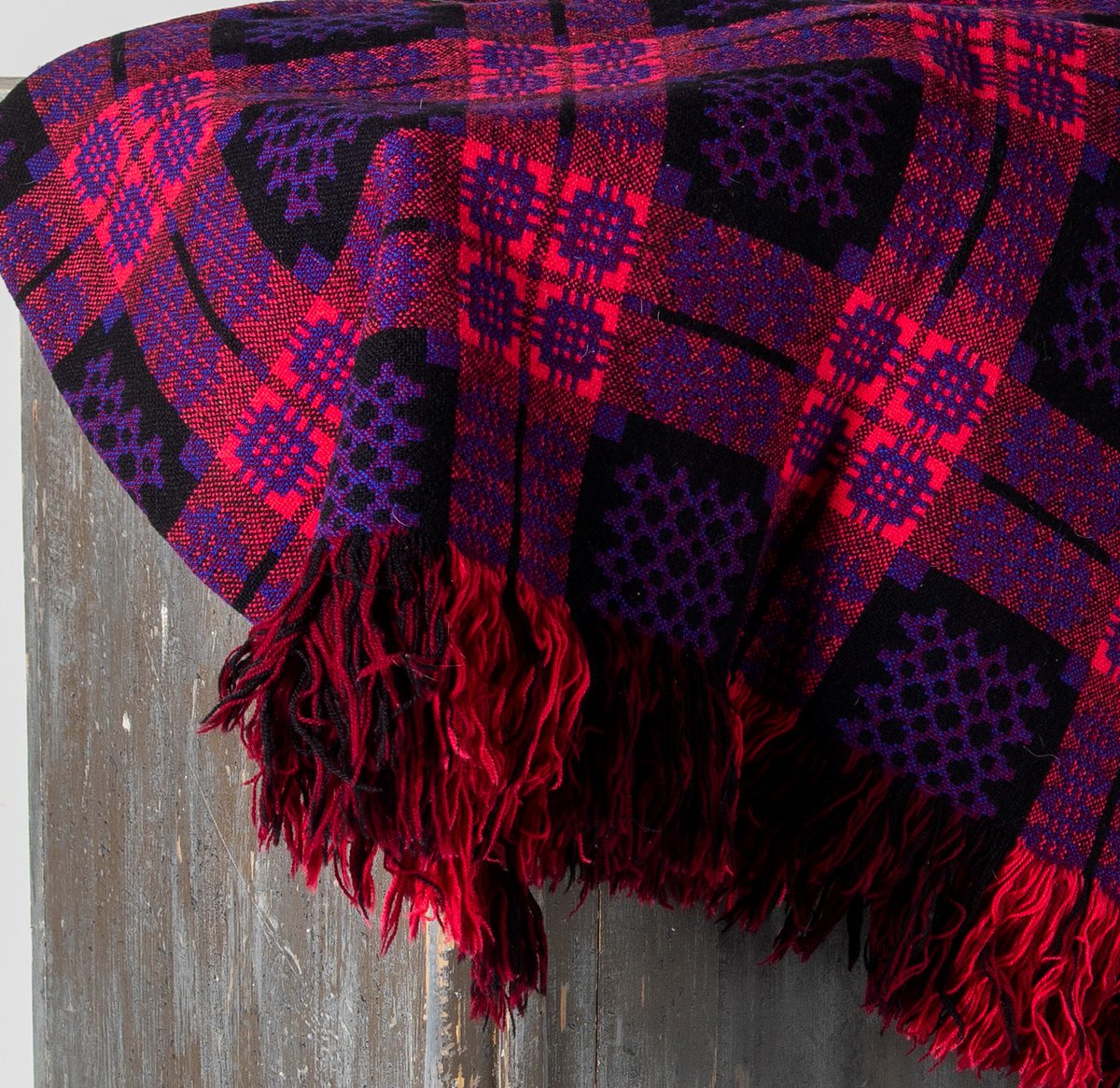 GreencoreGD's tweet photo. Get ready for the Autumn chills with this large 1950s welsh wool tapestry blanket in deep purple and red tones.  #vintage #welshblanket #welsh #derw #cymru #interiors #blankets #autumn #interiordesign 
https://t.co/QJ57CmDpux https://t.co/yxMiN3zU5L
