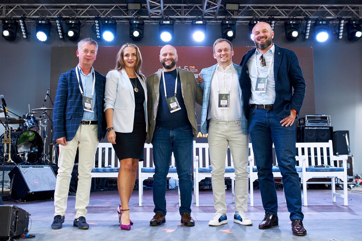 IDorichenko's tweet image. Long overdue #TB to my first post COVID offline #stage comeback in early summer at #GrainUkraine in #Odessa as ever bringing together #international #grain #traders - an epic kickstart to getting our #business life #backtonormal!🥂#backtobusiness with #smilesallround