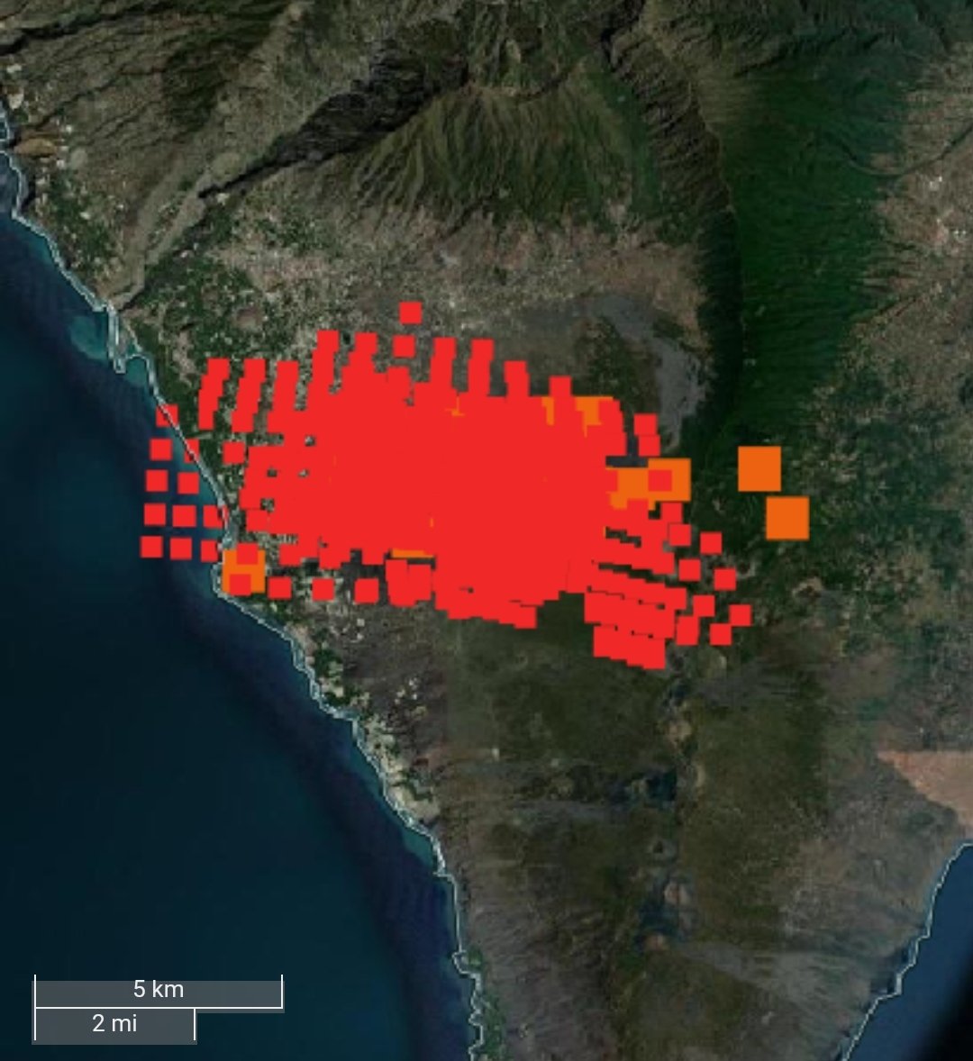 vcdgf555's tweet photo. Today's NASA FIRMS MODIS/VIIRS map of La Palma shows a lot more hotspots. Unsure how much of this is lava, wildfire, or something else.

Significant if the hotspots in the ocean are accurate. https://t.co/dDqg01AvvC