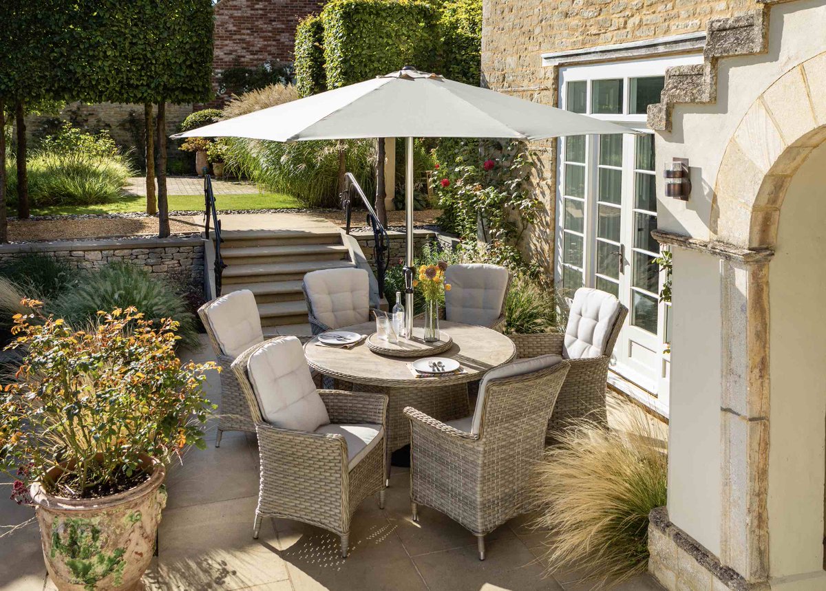 There are loads of ways you can keep getting outside and enjoying your garden this autumn. Investing in luxury Weave furniture from our Heritage range, ensures you’ll have happy, comfortable autumns for years to come. 🍂👋