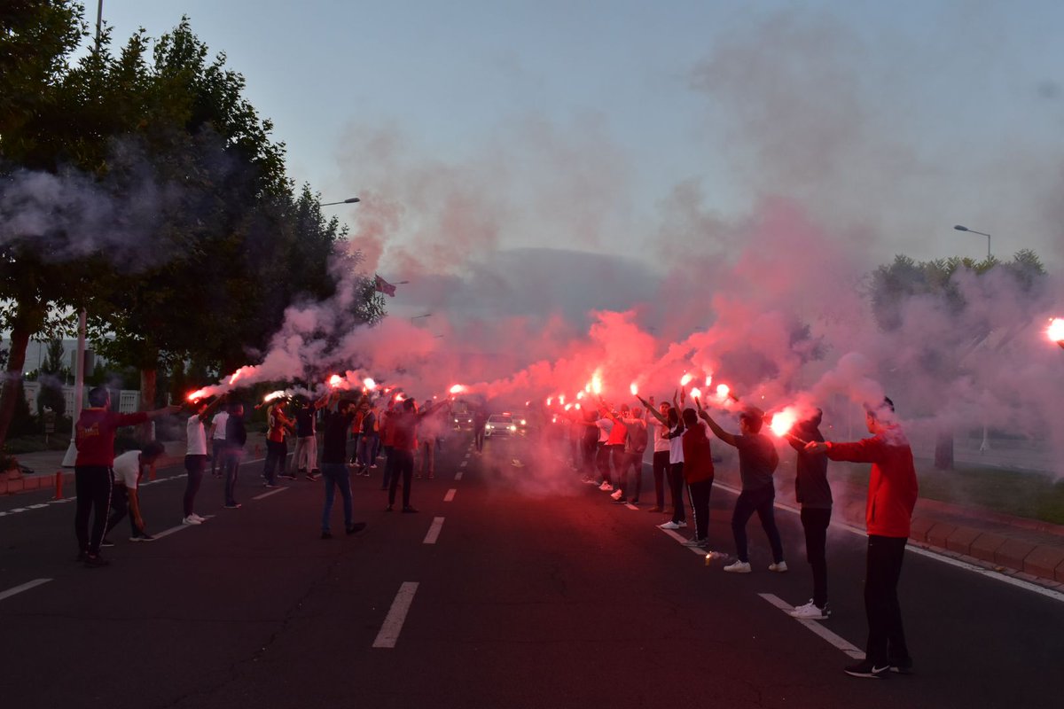 BİZ YAKARSAK SÖNDÜREMEZLER !
EVİNE HOŞ GELDİN ŞANLI GALATASARAY...
#ultrAslanUNIErciyes
#ultrAslanUNI