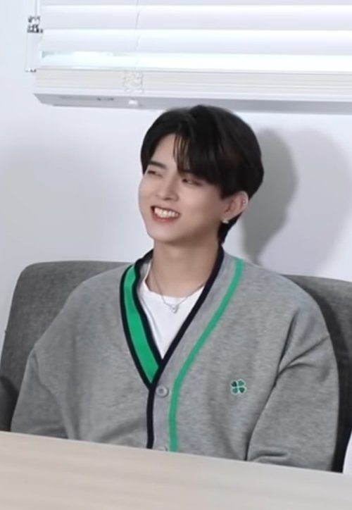 styleofkceleb's tweet photo. 210920 Subin - DO HAN SE 1st Digital Album [BLAZE] Pre-Listening With VICTON

GENERALIDEA STANDARD -  클로버 스탠다드 가디건 [GREY]
₩128,000
🏷️ https://t.co/llgXuMN954

#VICTON #빅톤 #SUBIN #수빈
#Styleof_SubinVICTON #Styleof_VICTON https://t.co/R6YllQvj6y