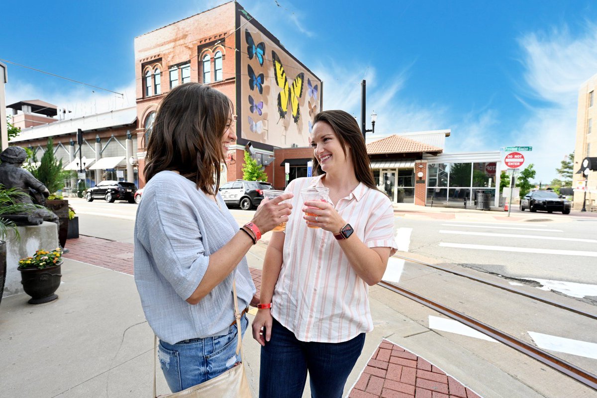LittleRockCVB's tweet photo. π Here's a little inspiration for your #Tuesday ...
π¨ποΈπΌοΈπ
Do you have a favorite mural in town? π
#BigOnArts #BigOnOutdoors #BigOnHistory #BigOnMurals #BigOnLittleRock
#ExploreLR #LittleRock #Arkansas https://t.co/r1MAnWtrMy