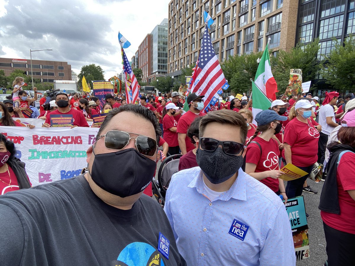 Educators marching in DC to #WelcomeBackCongress and fight for a pathway to citizenship.
Our students, educators, neighbors, & communities deserve to live their dreams without fear.
#DreamersWelcome #HomeIsHere 
#WeAreHome