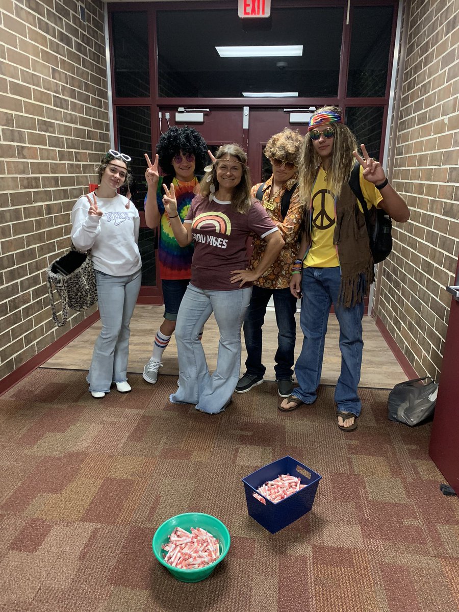 RiverdaleIB's tweet photo. Homecoming 2021
Back to the 70s at Riverdale https://t.co/T9BrRTAnMw