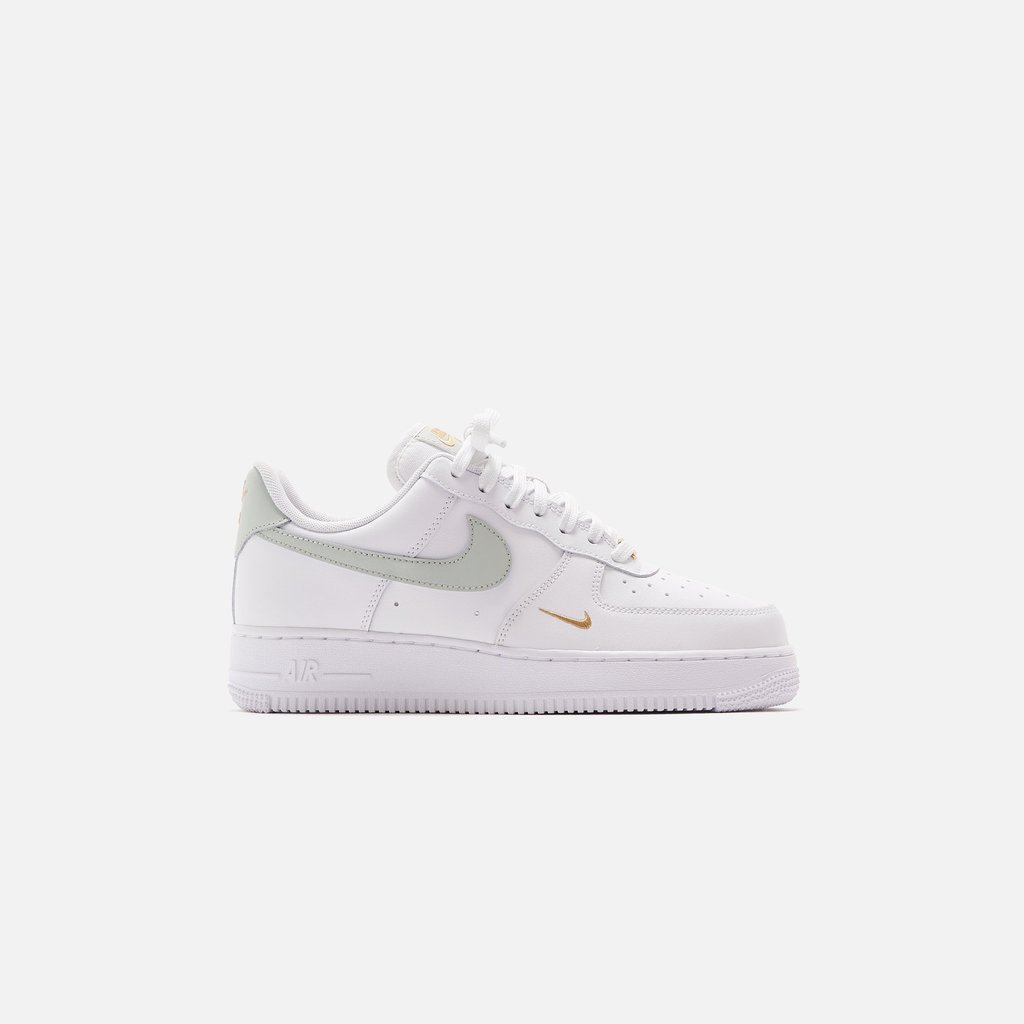 Nike WMNS Air Force 1 `07 Essential - White / Light Silver / White Light dlvr.it/S81XFF