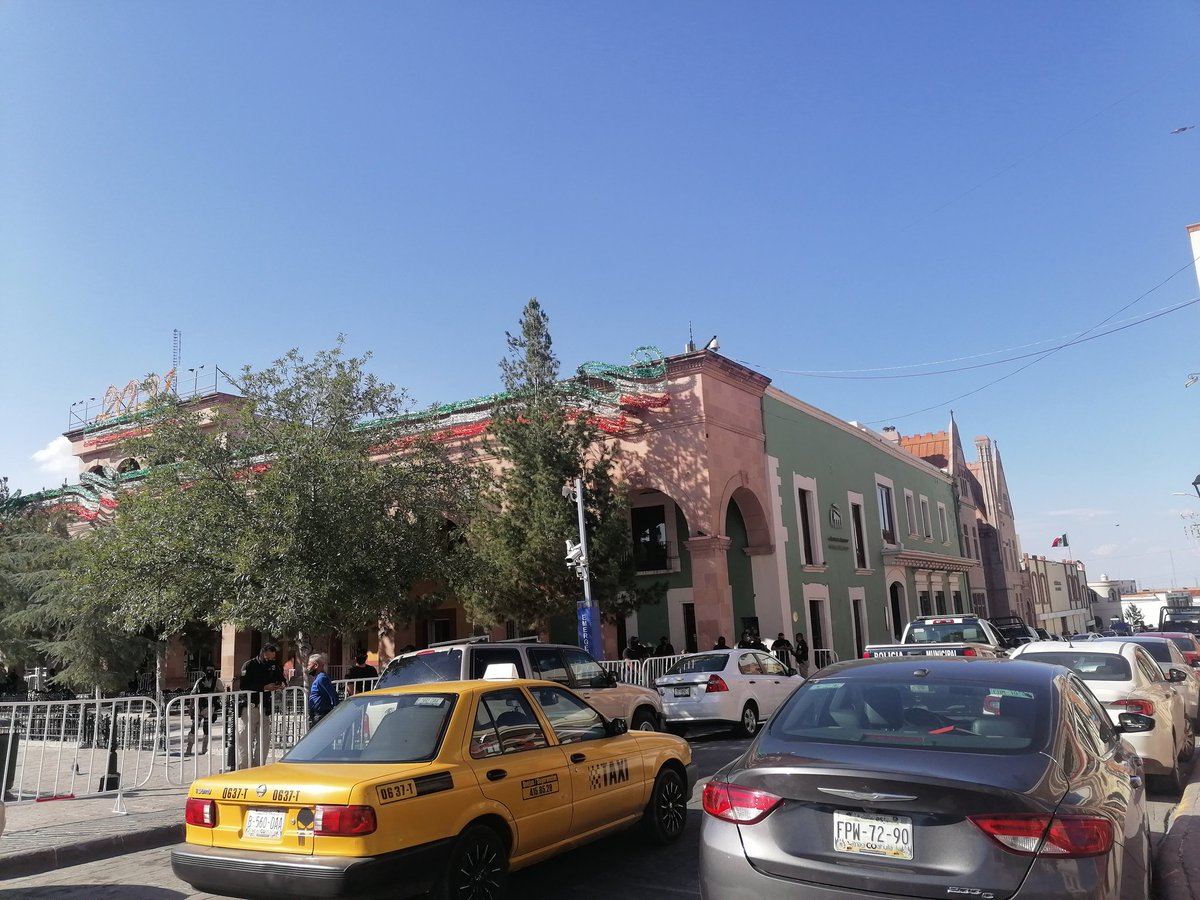 normita001's tweet photo. Acompañando al magisterio a protestar contra el @GobDeCoahuila @mrikelme @manolojim Este gobierno #corrupto no me representa #Saltillo #Acuña #Haiti @lopezobrador_  Plaza de armas sin acceso a la ciudadanía https://t.co/kAMig4Jd5c