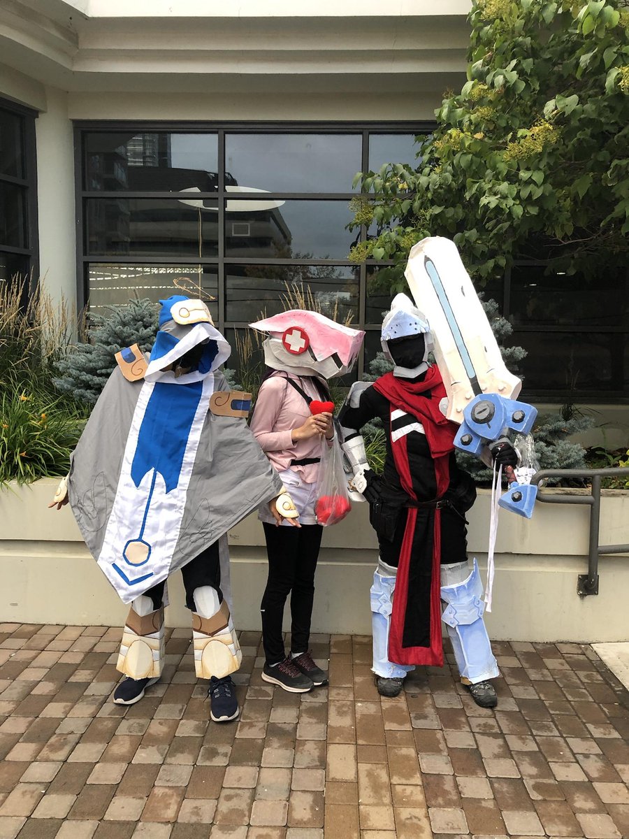 DrawingPolygon's tweet image. Brought back the SK costumes for #CalgaryExpo2021 with friends! #spiralknights 
(what armour set should I make next?)