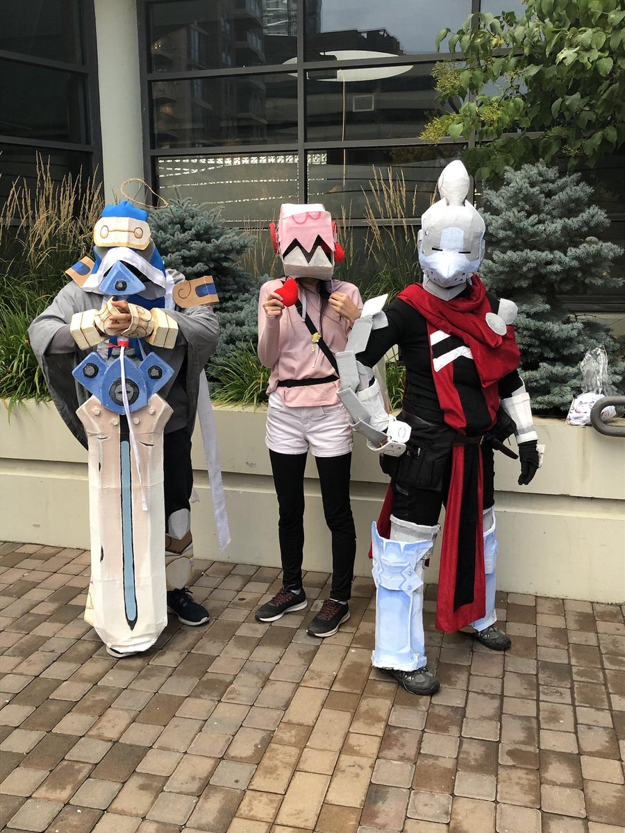 DrawingPolygon's tweet image. Brought back the SK costumes for #CalgaryExpo2021 with friends! #spiralknights 
(what armour set should I make next?)