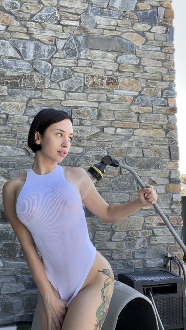 It&rsquo;s so hot out here 💦😏 https://t.co/rYbILczQBz<a href="/tag/twitter"class="tags"><span>#twitter</span></a>