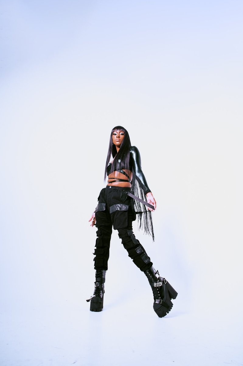 TroyWTheCamera's tweet photo. I stay true to myself and my style, and I am always pushing myself to be aware of that and be original.- Aaliyah
Muse: @zyaishajane_ 
#TroyWithTheCamera https://t.co/koPsNA08JX