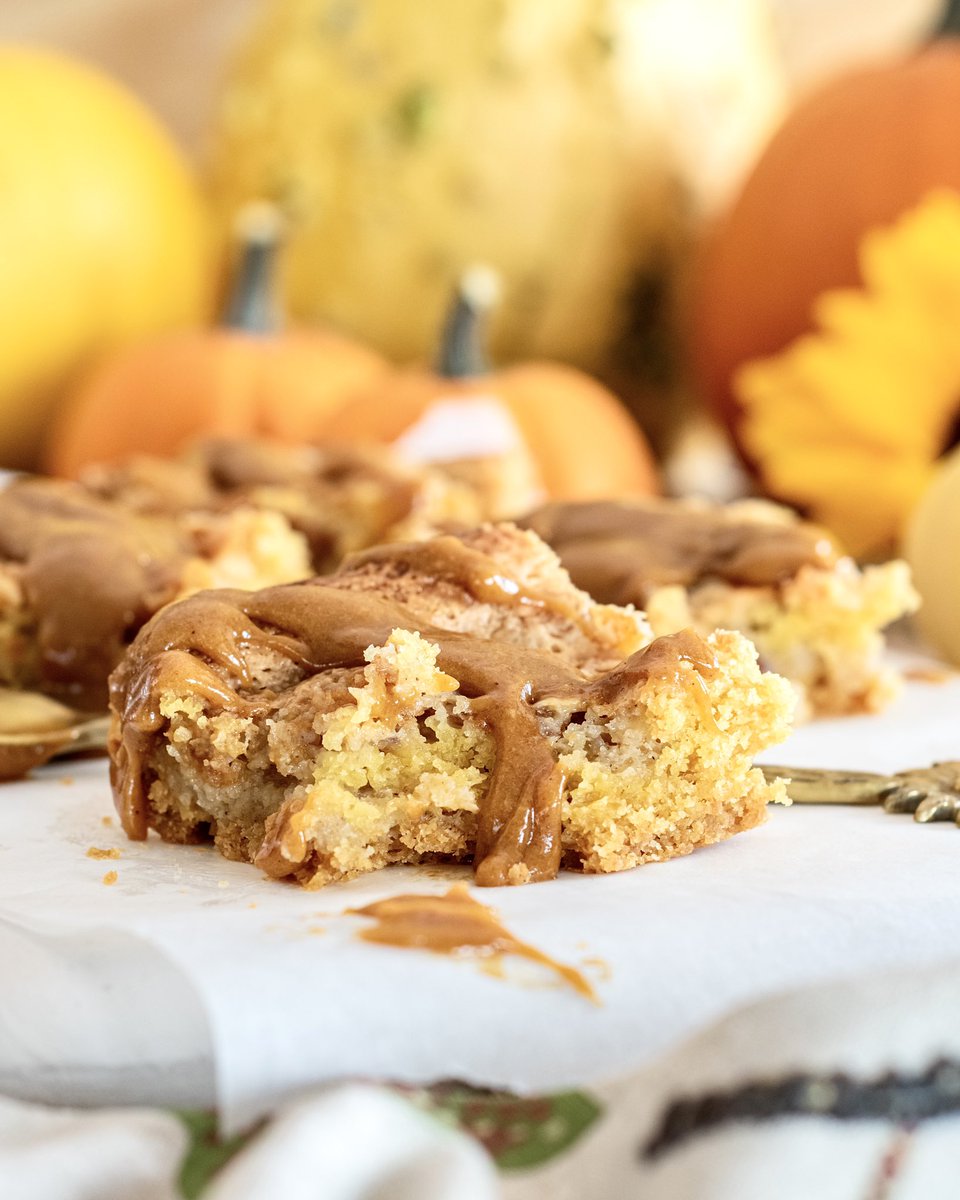 carbsley's tweet photo. pumpkin cheesecake bars with a ginger snap maple brown butter sauce https://t.co/Zv8odbqmCd