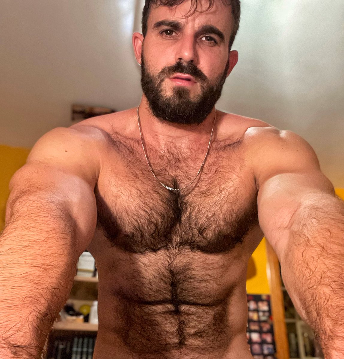 jensdefries's tweet image. Ya que no he salido de casa al menos seduzco a la cámara del móvil 🤣✨