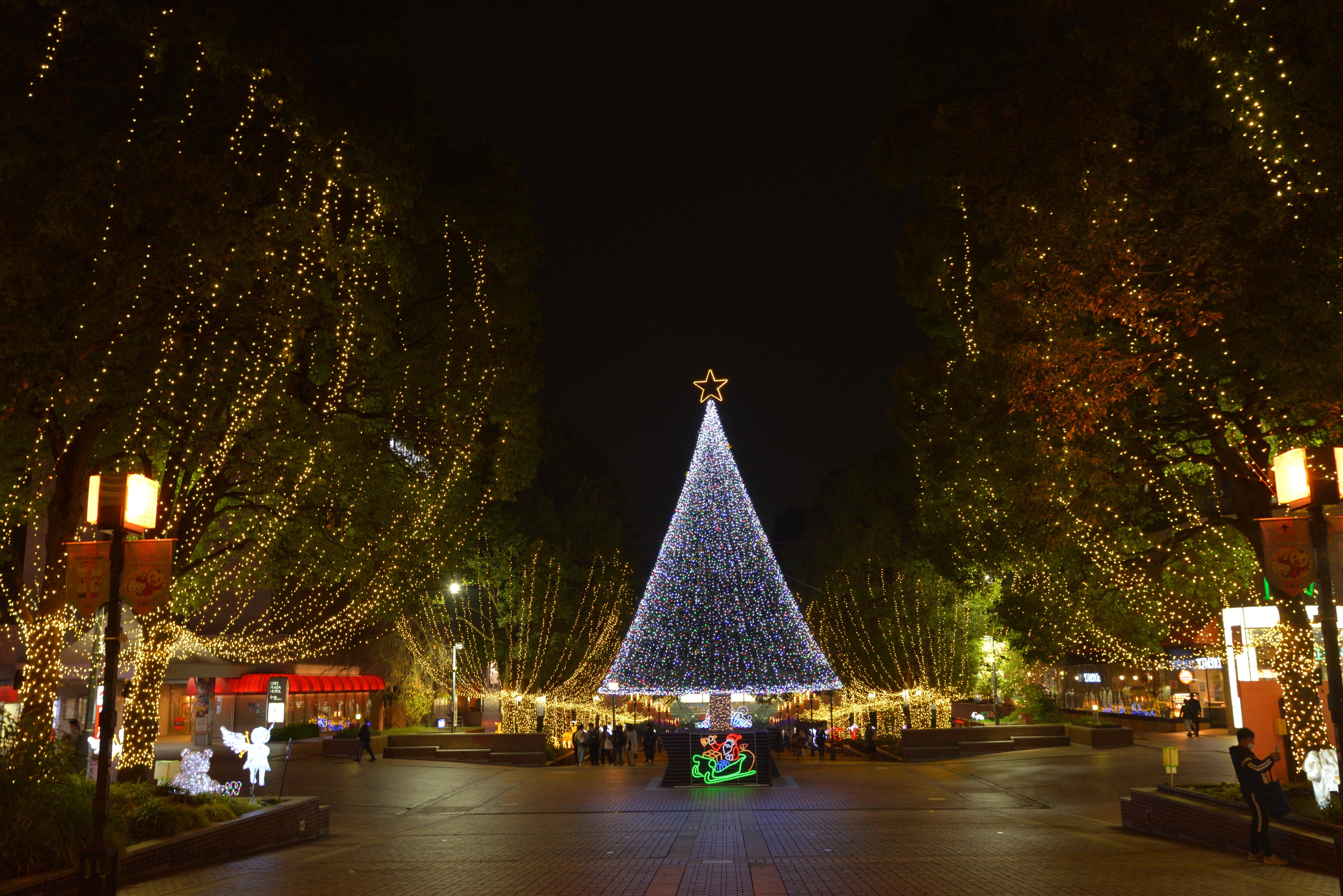 くまはうす 多摩センター情報 多摩センターイルミネーション ハロウィン In 多摩センター21 今年は同時スタート 同時開催 10月22日 金 から点灯 またハロウィン装飾スタート 現地でのイベントはありません ピューロの ぐでたま もこの日から光る