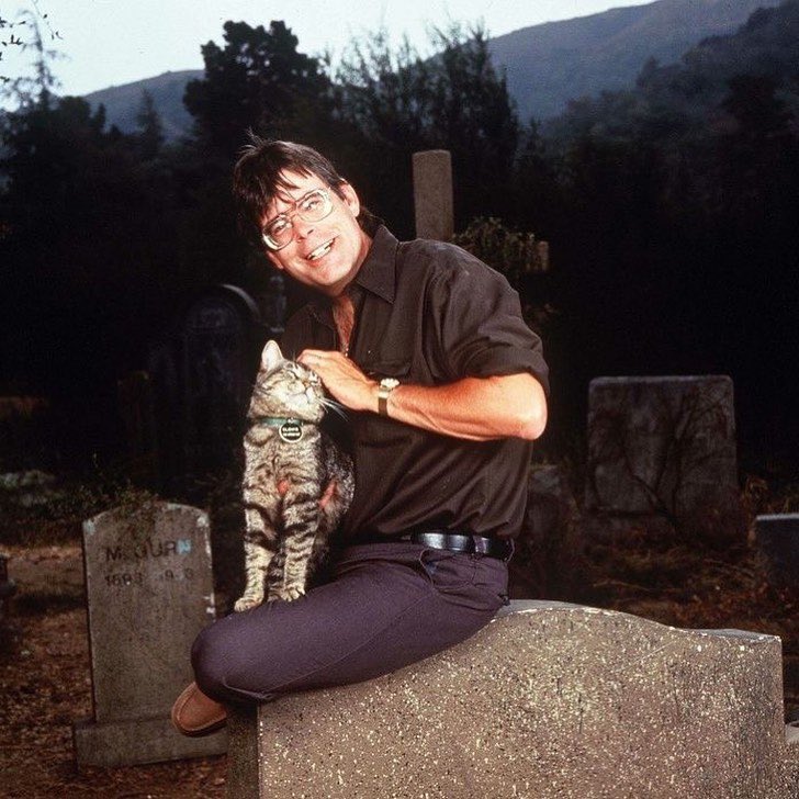 Happy Birthday to the KING of horror.. 
Stephen King was born in 1947!  What s your fave King story?? 