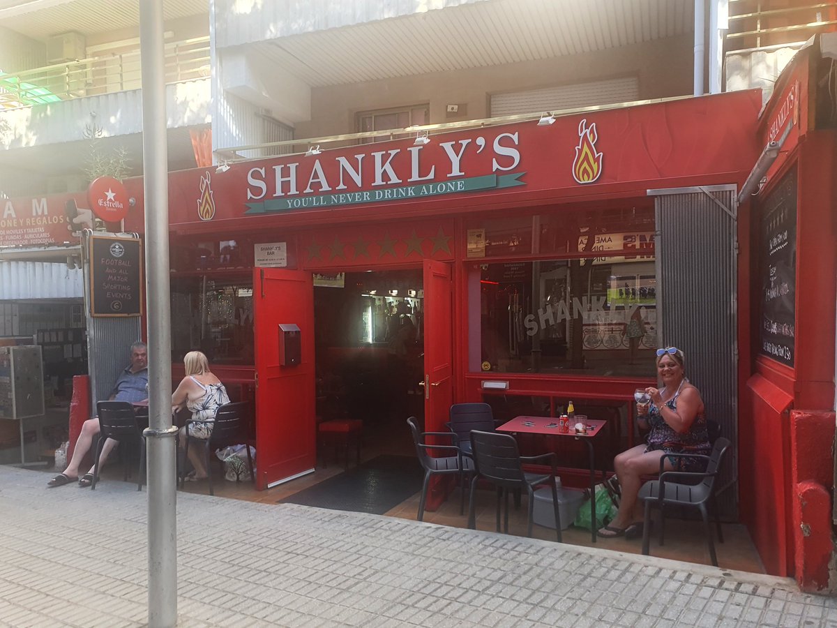 ianclose5's tweet image. Think I'll watch the game ere, just sayin like.