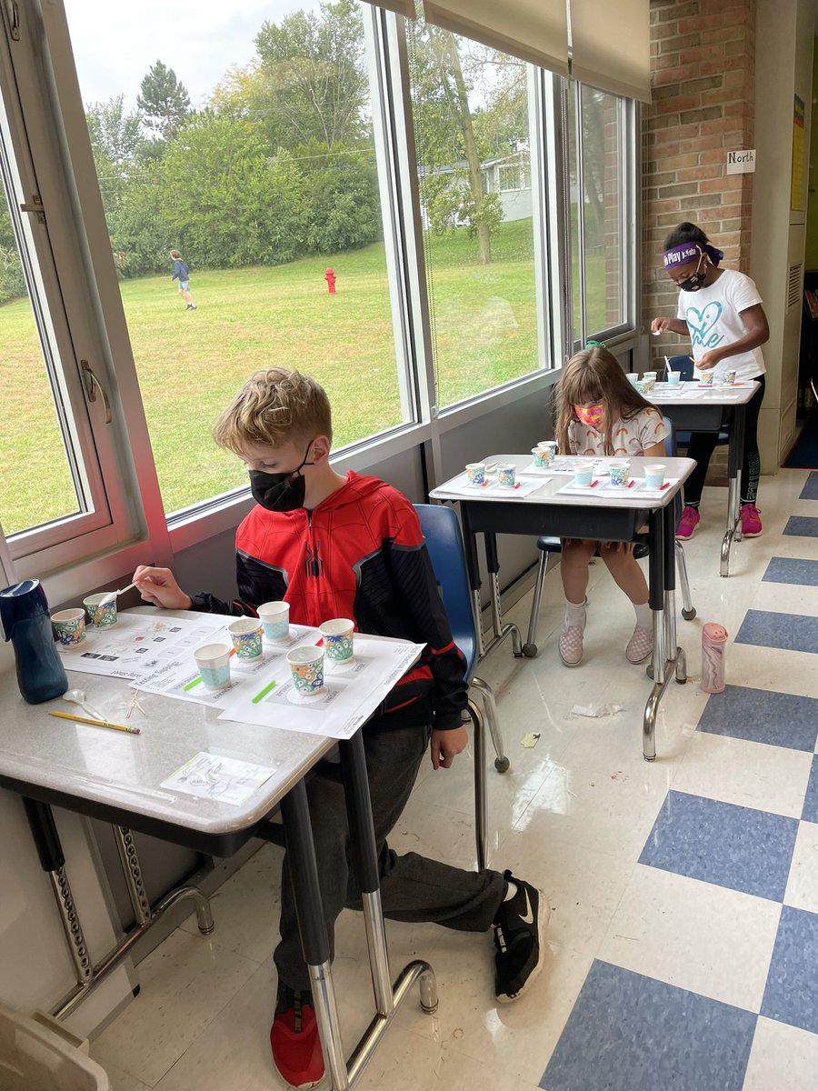 Testing the properties of acids. .<a href="/Kieselpeeps/">Kiesel Peeps</a> <a href="/EastHills4_8/">East Hills</a> <a href="/MysterySci/">Mystery Science</a>