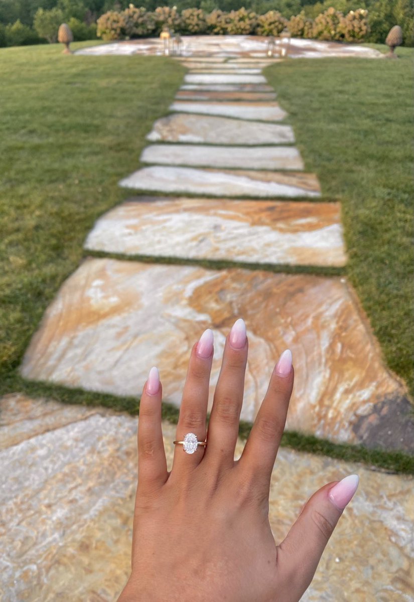 taylor__childs's tweet photo. WE’RE GETTING MARRIED 🤍 https://t.co/BxmqtSN8Fo