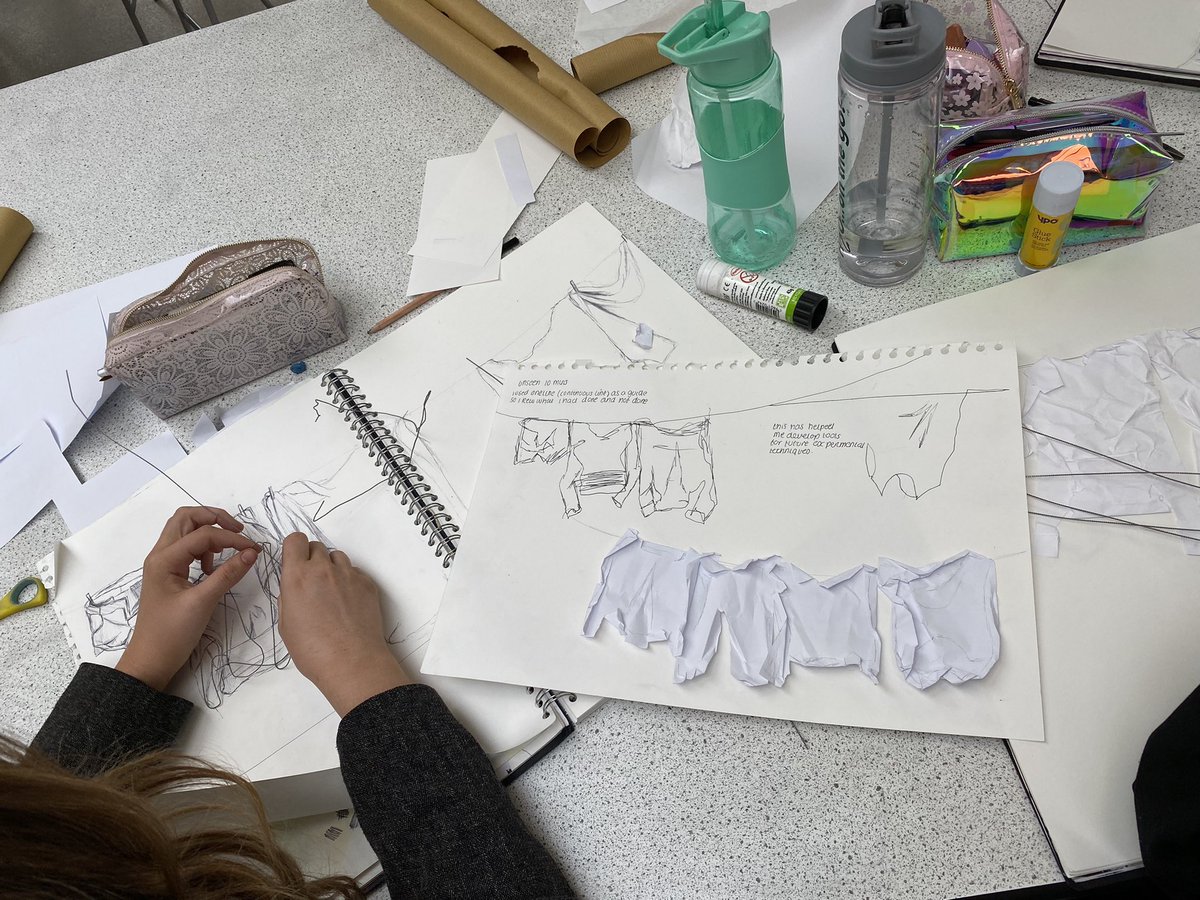 ArtDesignUpton's tweet photo. Our Year 12 students really pushed themselves this morning…’drawing’ with paper and wire, creating amazing studies of the clothes line stretching across the art studio! #washingline #clothesline #Aleveart https://t.co/uSu3Tt3Idx
