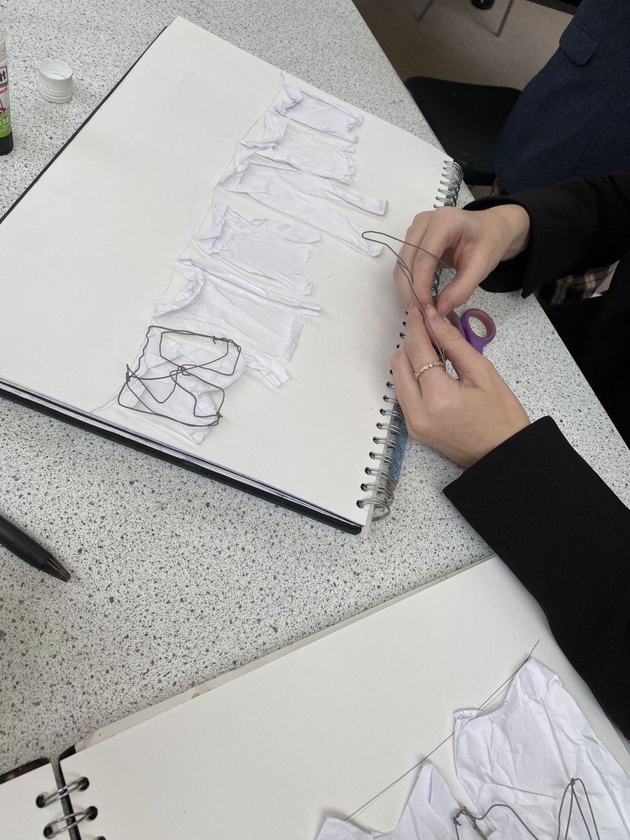 ArtDesignUpton's tweet photo. Our Year 12 students really pushed themselves this morning…’drawing’ with paper and wire, creating amazing studies of the clothes line stretching across the art studio! #washingline #clothesline #Aleveart https://t.co/uSu3Tt3Idx