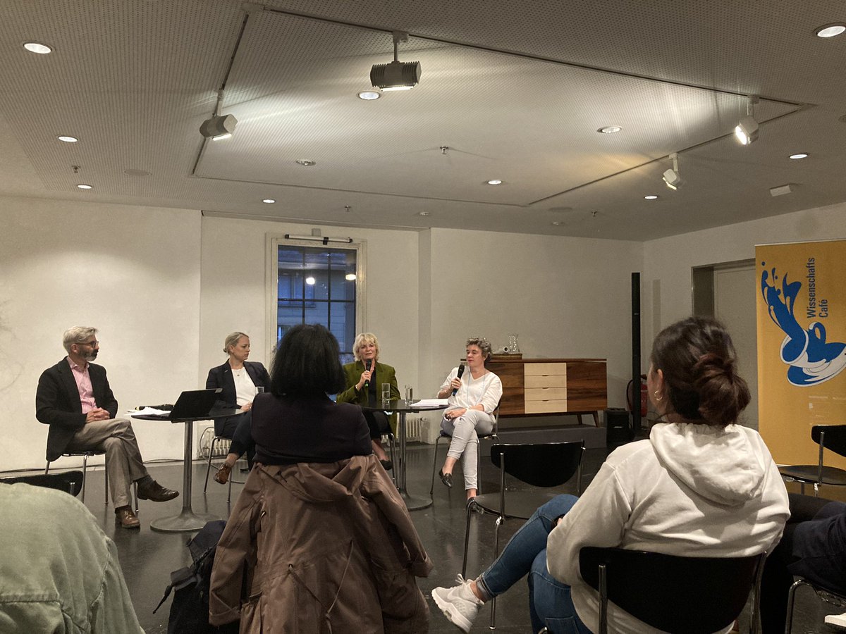 Die Vielfalt des Pflegeberufs wird meist unterschätzt – ein nicht unwesentlicher Grund für den #Fachkräftemangel. #WiCa spezial an der #Nachhaltigkeitswoche <a href="/KoB_Bern/">Kornhausbibliotheken</a>. <a href="/ScienceEtCite/">Science et Cité</a>