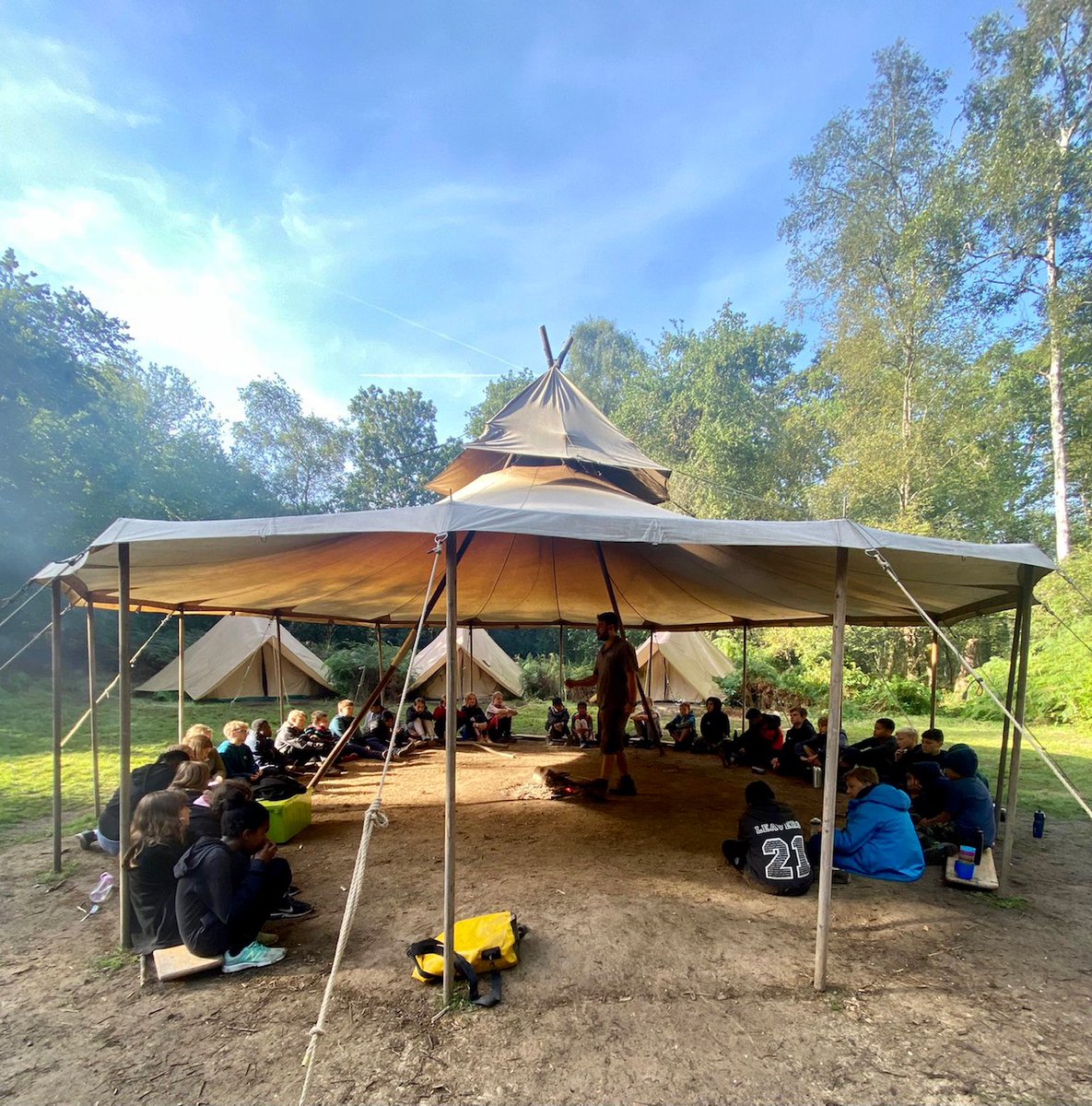 Roundwood_Park's tweet image. It was breakfast by the fire this morning for our intrepid wilderness warriors. The sun was shining and Year 7 were all set for a wonderful day 🔥🥓😎
#campwilderness