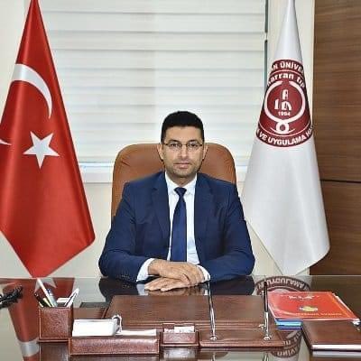 Harran Üniversitesinde sular durulmuyor, Şanlıurfa halkının sevdiği başarılı tıp fakültesi Başhekimi,@aguzelcicek görevinden istifa edeceğini söyleniyor.Çalışkan ve mütevazi Hocamıza siyasilerimizin sahip çıkmasını bekliyoruz.<a href="/EdipBaylan/">Edip Baylan</a> <a href="/dervisakgun/">Derviş AKGÜN</a>