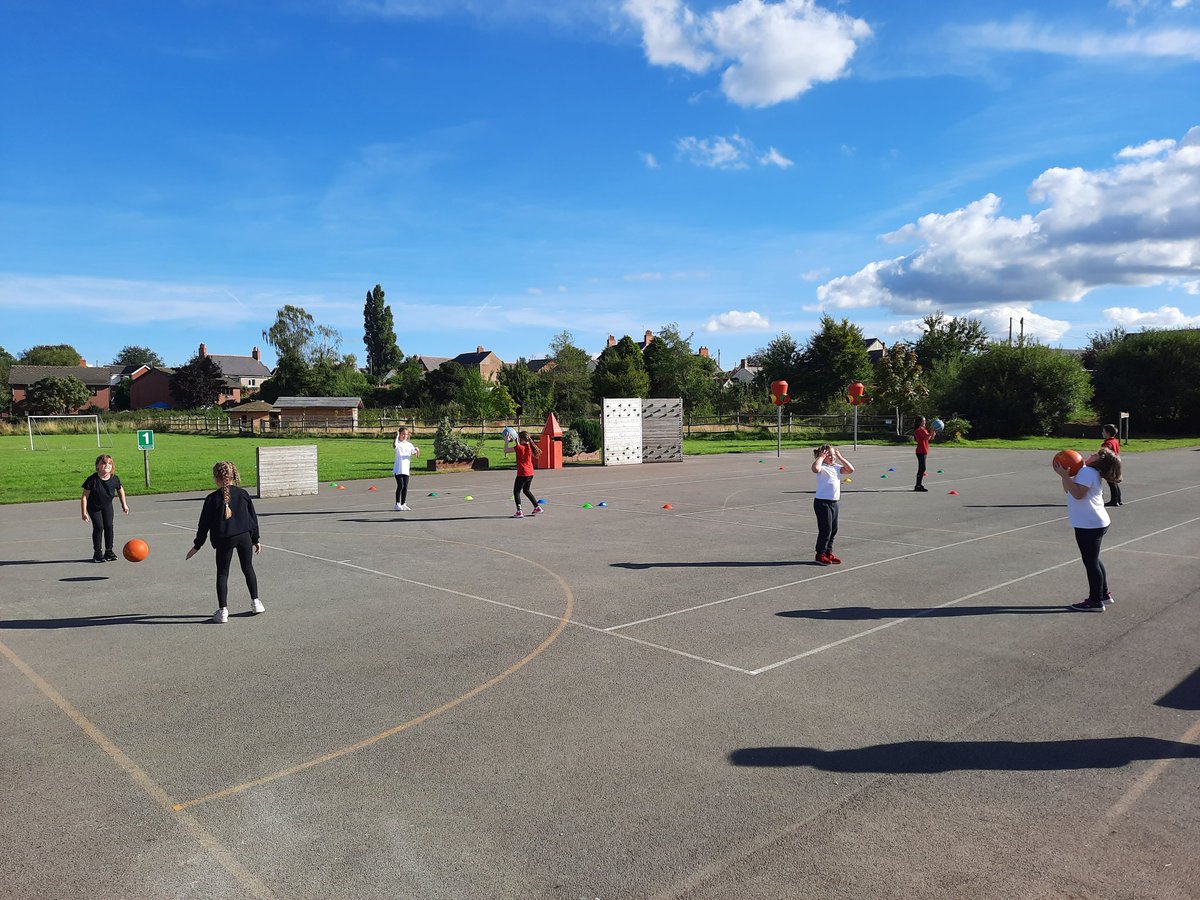 _Mrs_James_'s tweet photo. Great to have after school clubs back up and running! Our Monday Netball Club got stuck in with some drills this week! #Netball #AfterSchoolClub #BackToIt #Sports #ActiveWrexham #NetballWales
@ActiveWrexham https://t.co/2vZeVpOdfH
