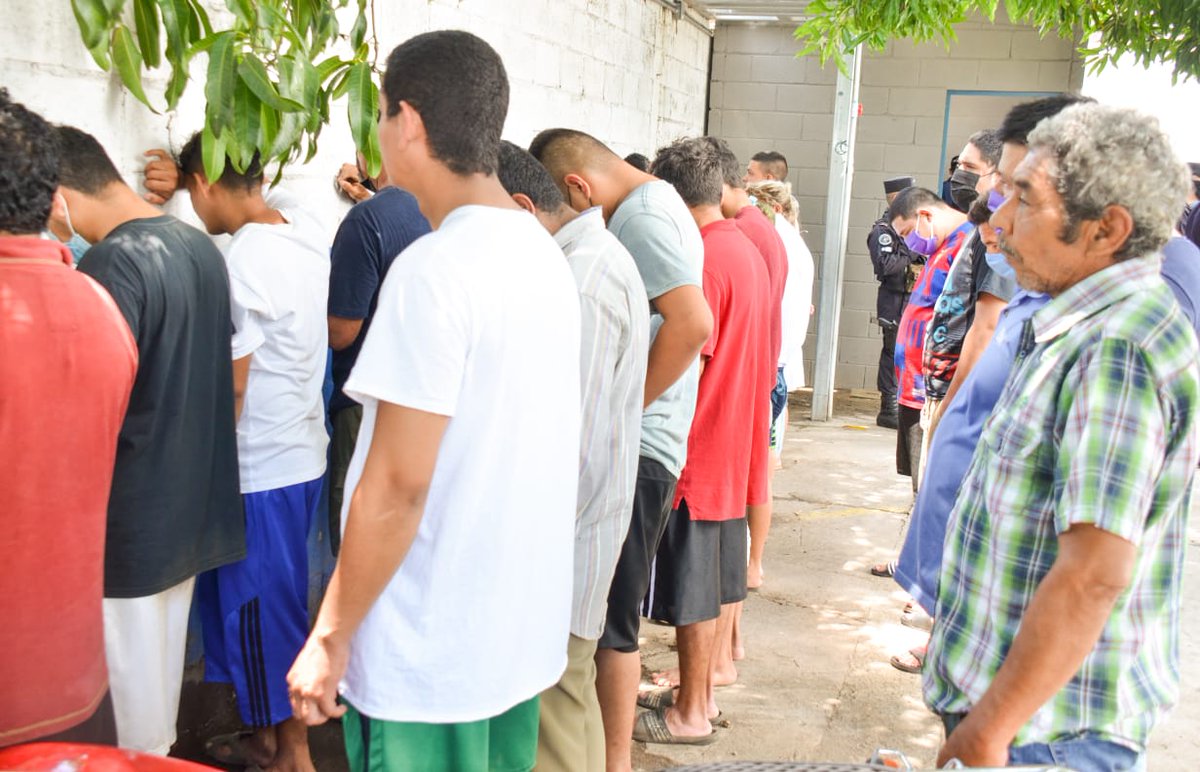 Este día, presentamos resultados del trabajo conjunto realizado con <a href="/FGR_SV/">Fiscalía General de la República El Salvador</a>, a través de la ejecución de la Operación Poseidón realizada esta madrugada en varias zonas del oriente del país, con la cual hemos asestado duros golpes a estructuras criminales y de sicariato.