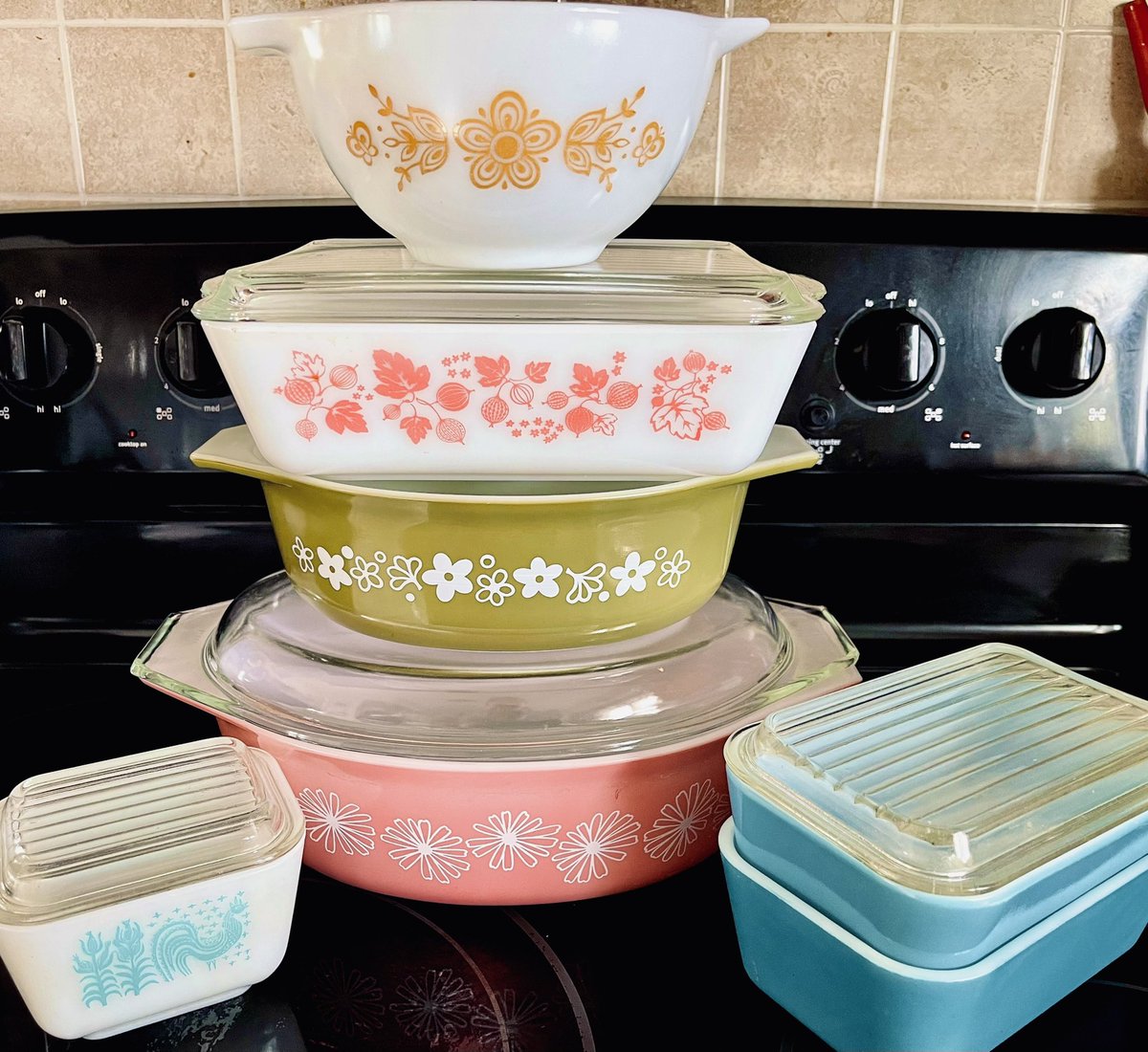 ellliecrouse's tweet image. don’t tell my husband but i added these beauties to my collection today ✨ #vintage #vintagepyrex #pyrexlover #thrifted