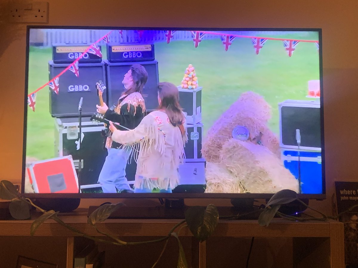 I don’t know what’s happening, but I really needed this! 😂#BakeOff