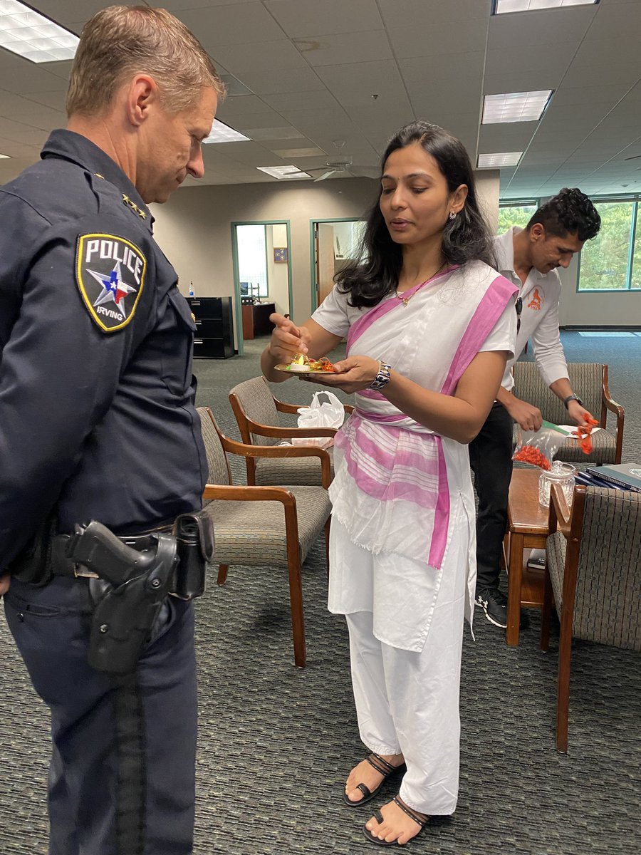 IrvingPD's tweet image. Thank you Hindu Swayamsevak Sangh USA it was an honor to celebrate Raksha Bandhan with you.