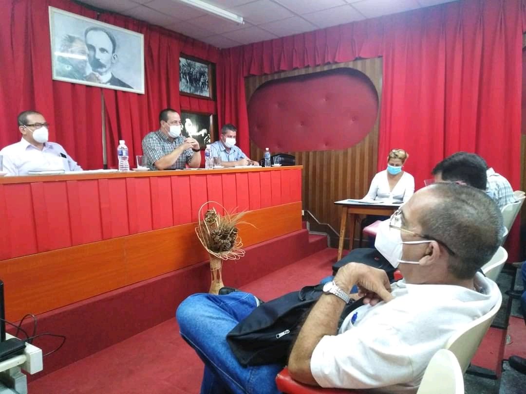 El Ministro de Salud Pública, @japortalmiranda, junto a un equipo de trabajo del @MINSAPCuba acompañarán durante los próximos días a #PinardelRío en el enfrentamiento a la #COVID19 territorio donde se identifica hoy el epicentro de la epidemia en #Cuba @radiorebeldecu