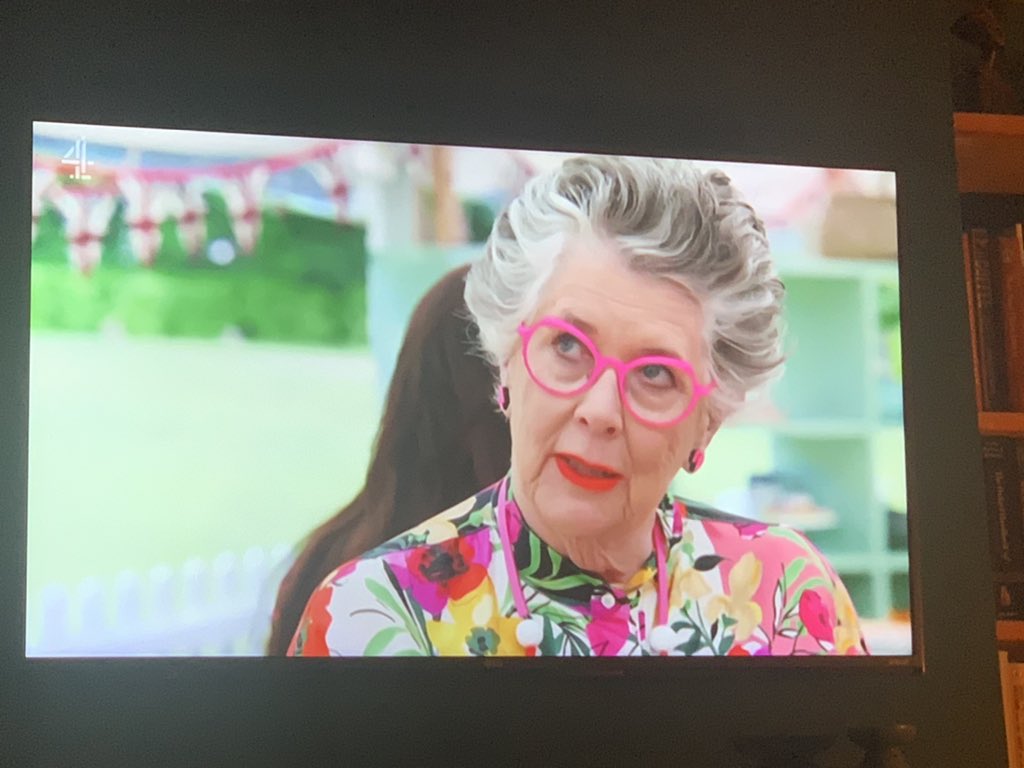 Did Pru get her glasses out of a Christmas Cracker? #GBBO