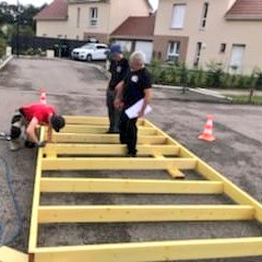 HebertEvreux's tweet photo. Attention !  Travaux en cours ! 
Chantiers école pour nos terminales TCB - technicien constructeur bois toute cette semaine.
Réalisation d'un garage chez un particulier, pour travailler le #gestepro et la relation client ! https://t.co/rLTdc2gvGx