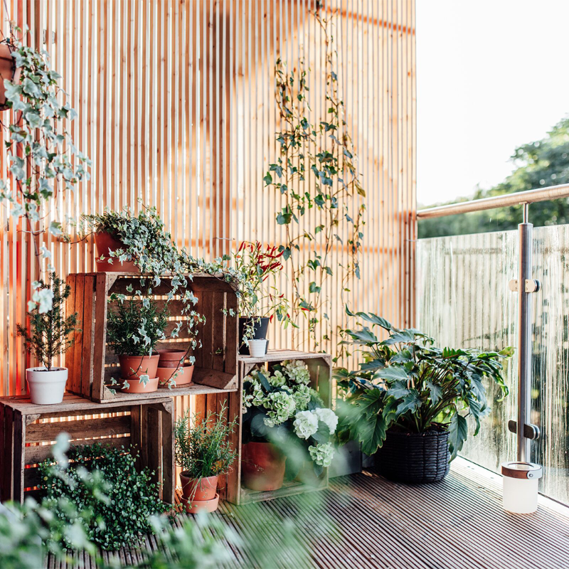 Pinterest's tweet photo. 17 fall porch decor ideas that aren’t string lights