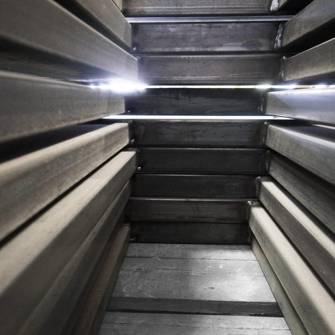 Arrowquip's tweet photo. We only use first-grade North American steel in the construction of our products. You'll never see bulk buys or cheap overseas steel used an Arrowquip chute.

That's quality you can trust.

Visit https://t.co/YcEZYRAUgk for our lineup.

#steel #steelquality #manufacturing https://t.co/vqyf8D3W4q