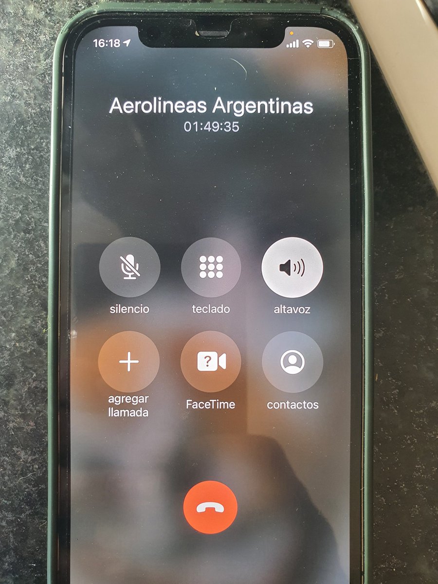 Son un desastre!! Se cagan en todos.
3er intento del dia, por que a las 2 hs de espera, se corta solo! 
<a href="/Aerolineas_AR/">Aerolíneas Argentinas</a>