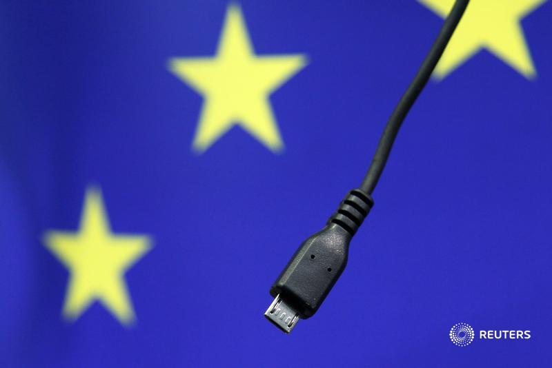 ReutersTech's tweet photo. The European Commission will on Thursday present a legislative proposal for a common charger for mobile phones, tablets and headphones, a person familiar with the matter said - a move likely to affect iPhone maker Apple more than its rivals https://t.co/M39V6LcwV8 https://t.co/Dx5F0HHJzP
