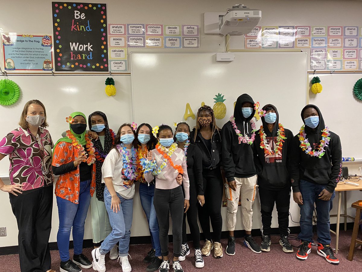 MsHellyersClass's tweet photo. GFC Homecoming: Tropical Day! Thanks @Mrs_Homan3 for the classroom decorations! #OnwardCentral @GFC_Activities @GFSchools https://t.co/I84cONFQrz