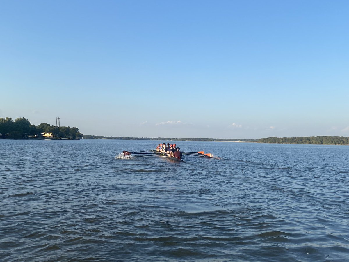 a glimpse into what we’ve been up to these past few weeks: teaching our new novices how to row (introducing feathering this week) AND we are finally back in eights!! 🎉🛶