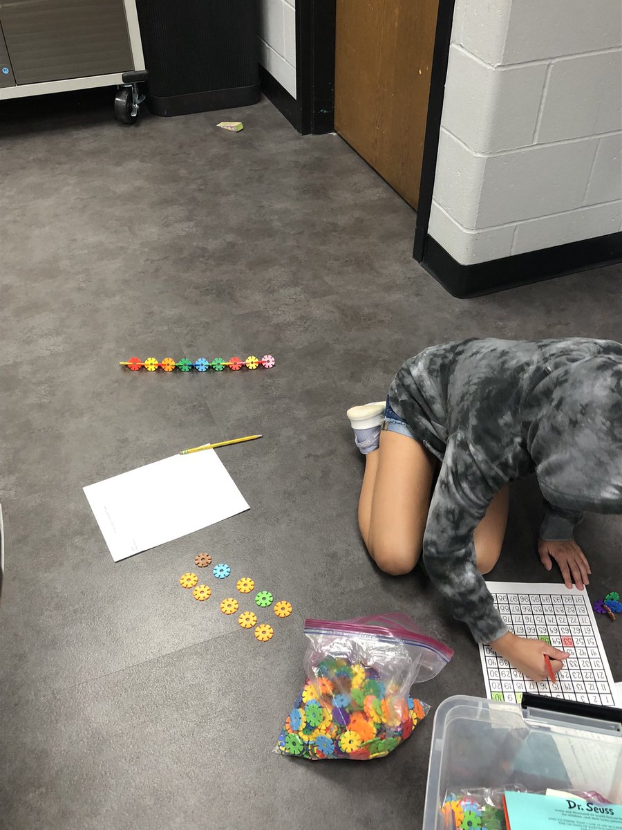 moore_uve's tweet photo. To discover if a # is prime or composite we ventured into our #creationstation room. The St’s selected their own manipulative, &amp; then built arrays to determine if the # is divisible by at least three #’s. Some St’s are starting to notice rules of divisibility. #UVEMADE https://t.co/bDEWT30etk