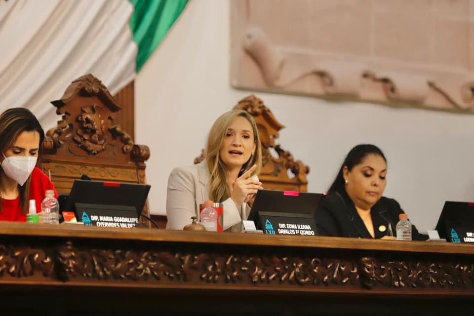 ednadavalos12's tweet photo. Recibí en el Congreso a mis amigas de Guerreras por la Vida que son un ejemplo de fortaleza en su lucha contra el cáncer. Presenté una solicitud para que los edificios públicos en el Estado se iluminen de rosa para concientizar acerca de la importancia de la autoexploración.
#D12 https://t.co/JoMK4wHhCw