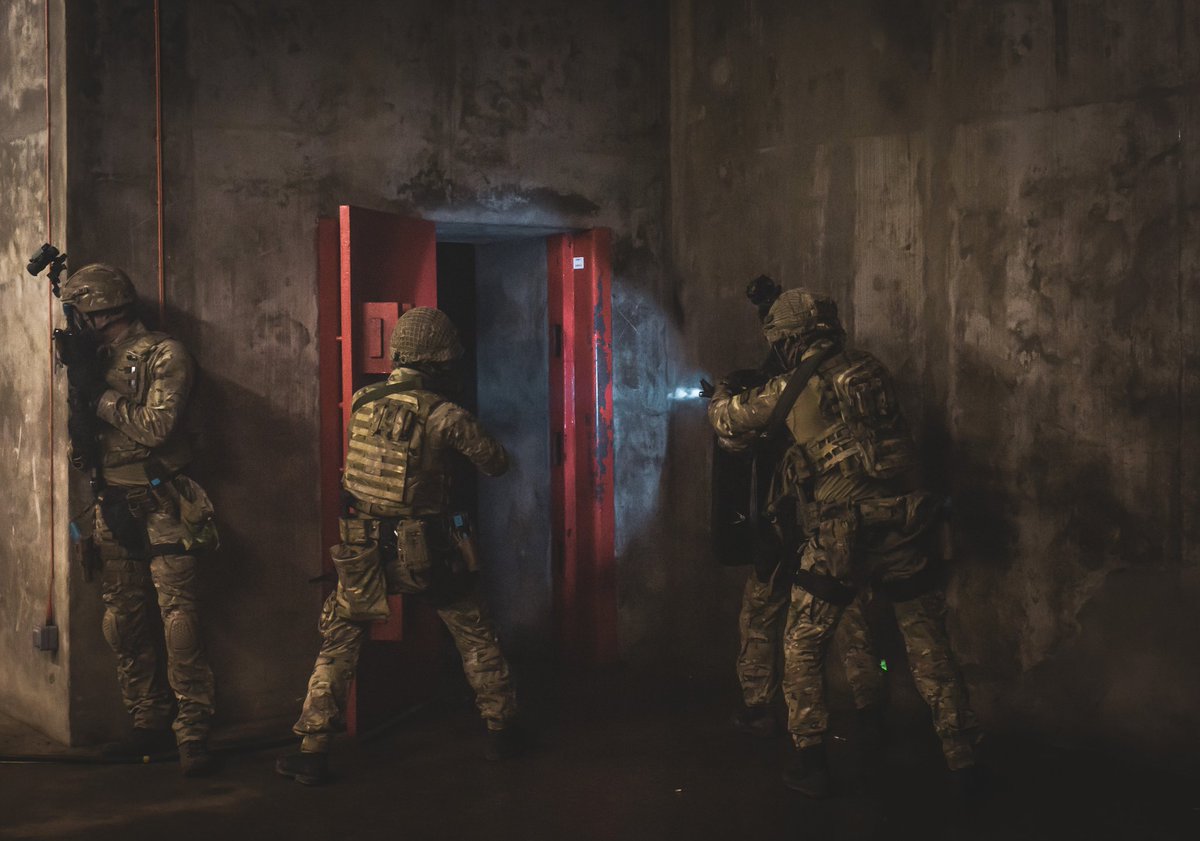 42_commando's tweet image. A @42_commando #RoyalMarines Boarding Team (RMBT) from K Coy advanced their #CQB during the @RoyalMarines Boarding Course (RMBT). 

They are now #ForwardDeployed on both #CSG21 and #OpKIPION, helping to provide global #MaritimeSecurity.

@UKMCCMiddleEast
@smrmoorhouse