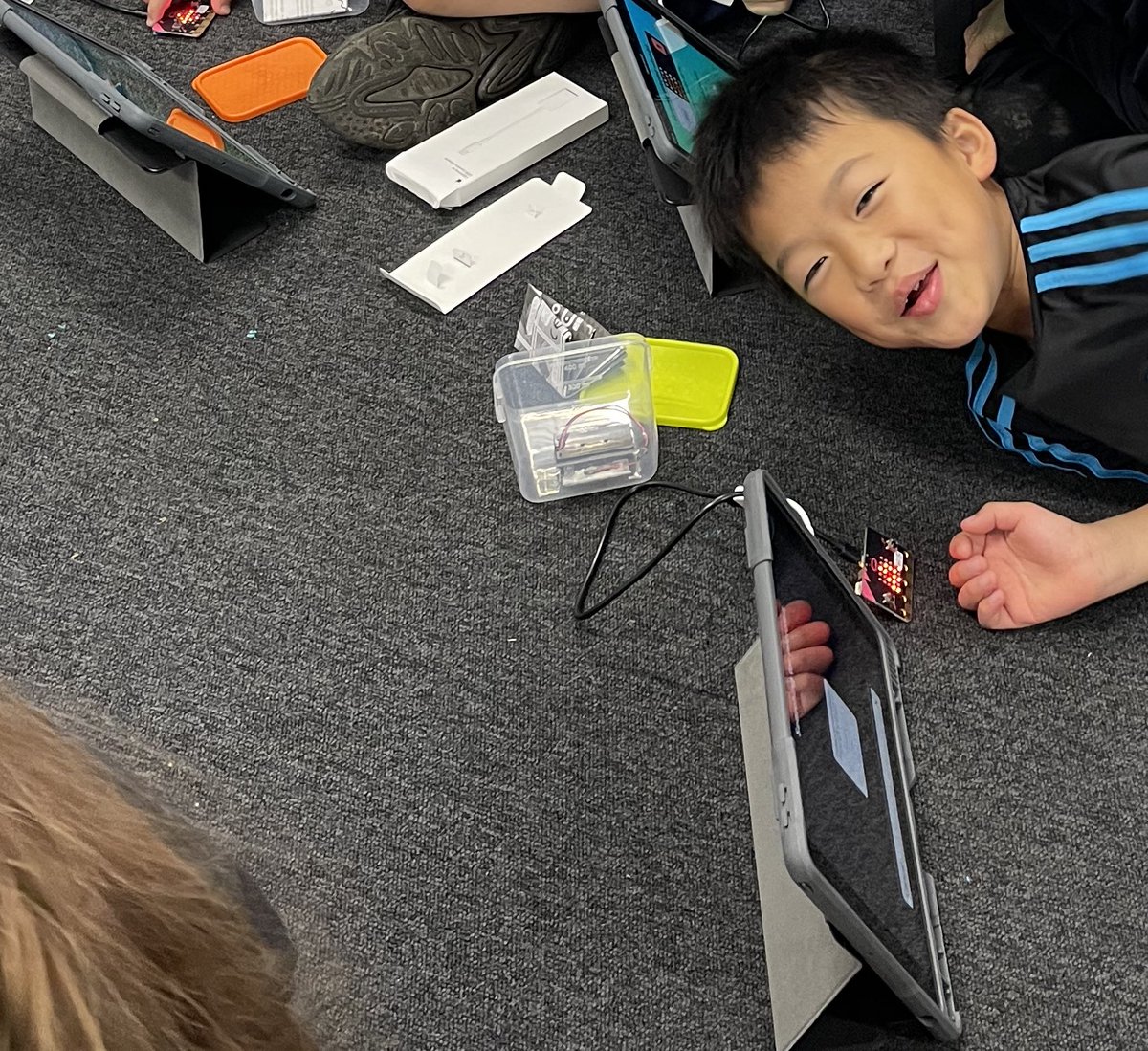 Caldercuilt's tweet photo. P4 were delighted to learn how to block code today using @microbit_edu with their shared iPads! They coded Microbits to share sentences, write initials, share flashing heart LEDs & thoroughly impressed us all by installing apps, & pairing devices! @STEMglasgow #cpsdigi π¦π https://t.co/zwJ2SQqxef