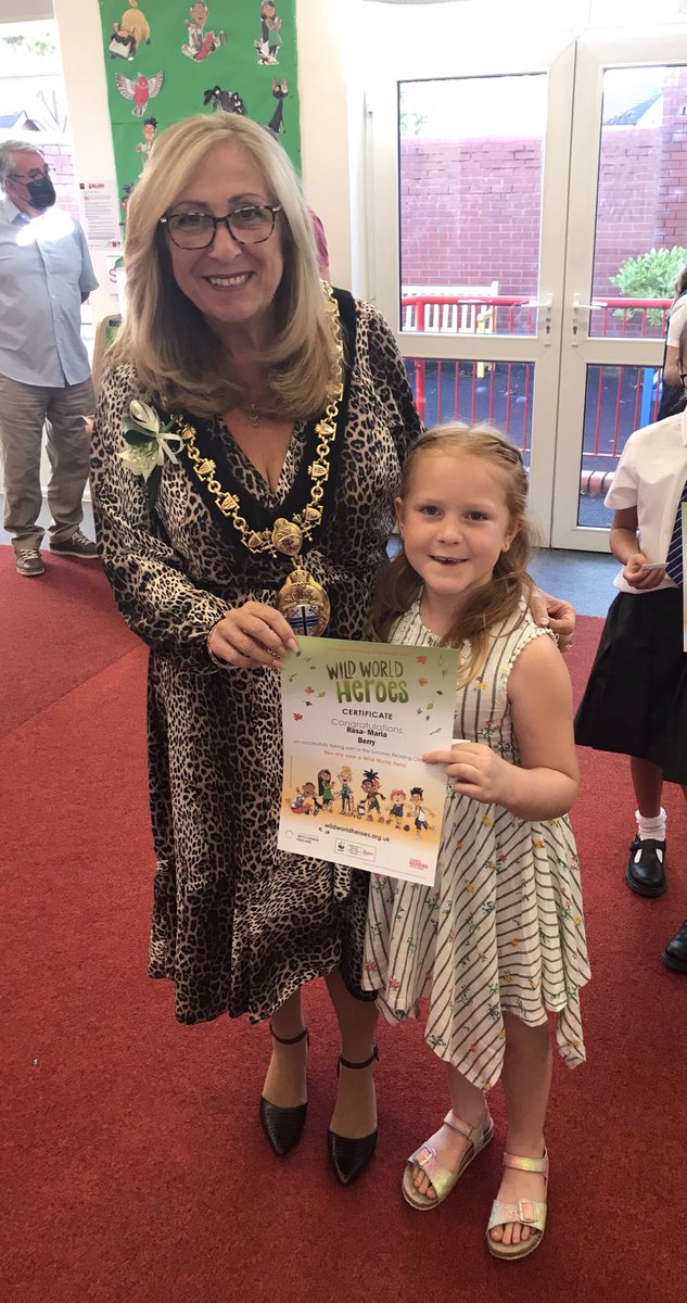 chiaraberry08's tweet photo. Very proud of Rosa Maria getting her certificate and medal for completing the Summer Reading Challenge @KGrangeStMarys @STHLibraries @StHelensMayor https://t.co/AfZgGj3pBl