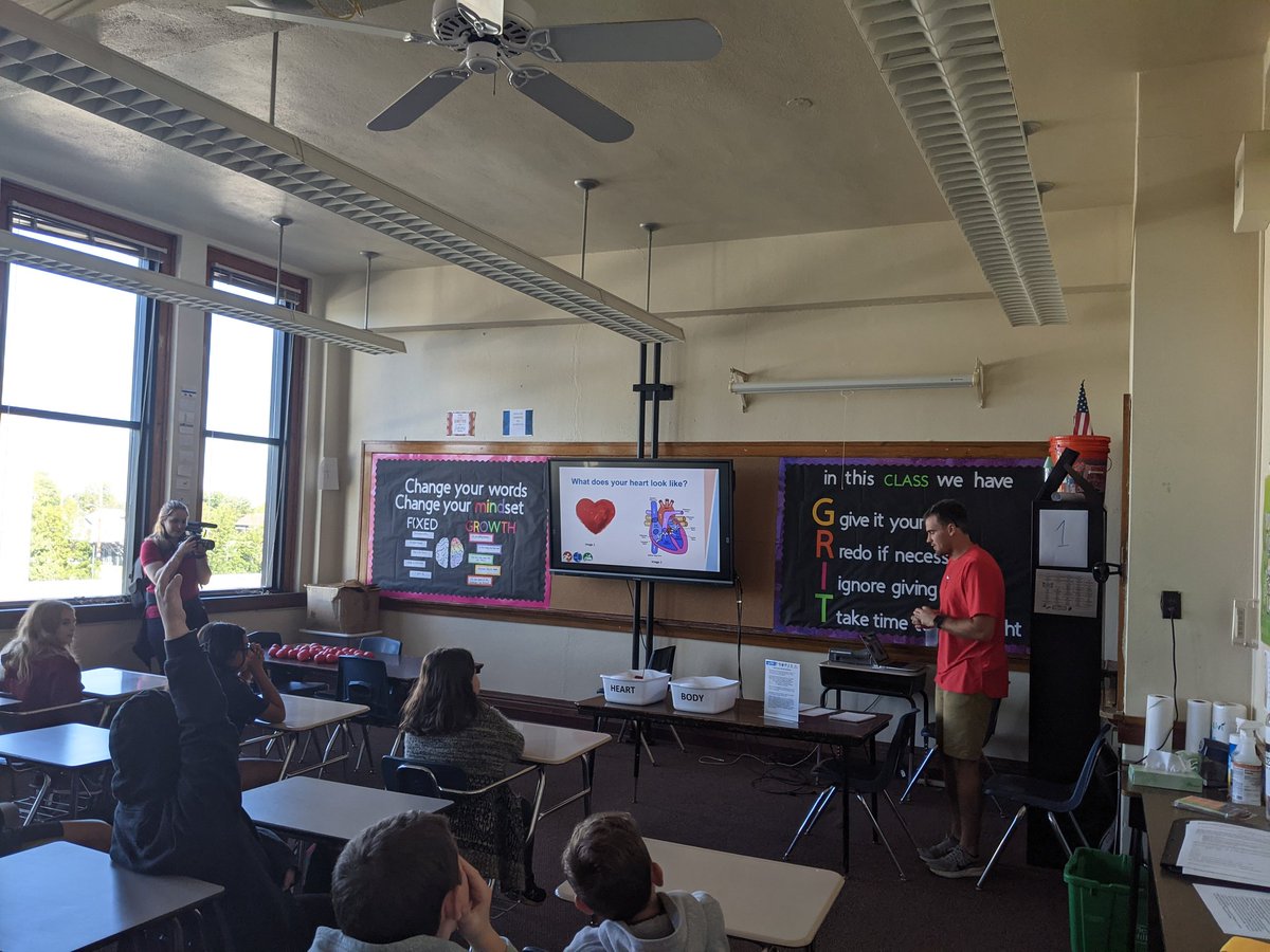 💡🎥🎬 On site at <a href="/EarlhamSchools/">Earlham Schools</a> filming for our next <a href="/iowa4h/">Iowa 4-H</a> SWITCH video! Special thanks to all the core team members, students, and staff who assisted with filming today!