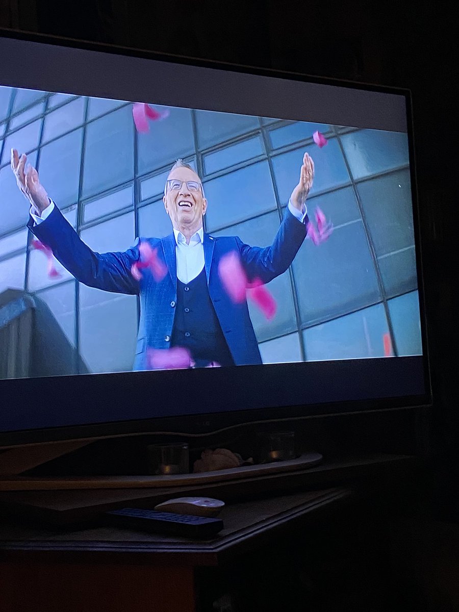 LilitaSparane's tweet image. Kultūra mani dzen, Kultūra kustina… wow! Tik iespaidįgi un tik stilīgi @AVolmars @HenrietaVerho @evajohansone &amp;amp;Co! Łoti labs repa mixlis! #prieks #ejamlaikamlīdzi #kultūrakustina